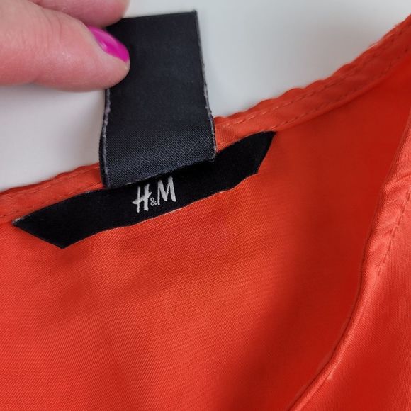 H & M Short Romper with Detailed Pockets Feels like Silk - Picture 9 of 12